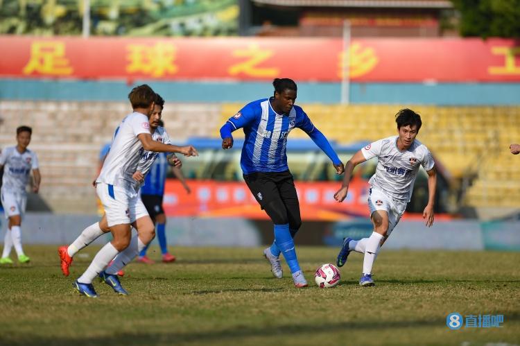 足球报:武汉三镇上赛季主力框架基本留队,4月集中官宣新内援